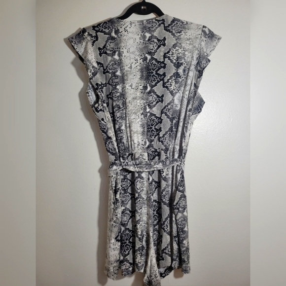 Sanctuary Snake Print Button Front Romper Size L - Picture 3 of 7